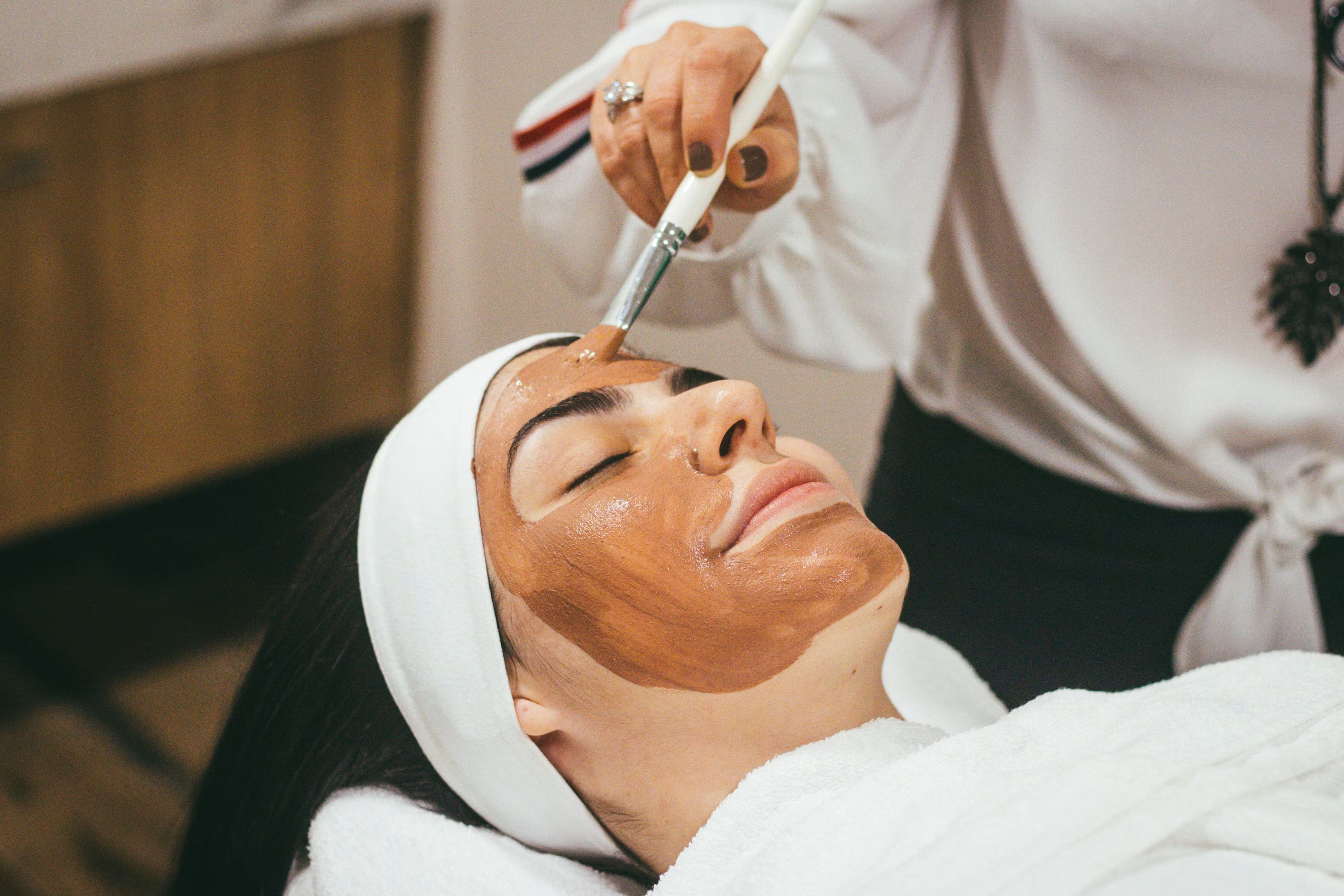 Dermaplaning skin treatment